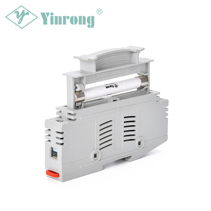 რატომ არის 1500VDC 30A 10×85mm Solar PV DIN Rail Fuse Holder კრიტიკული უსაფრთხოების კომპონენტი თანამედროვე მზის ენერგიის სისტემებისთვის